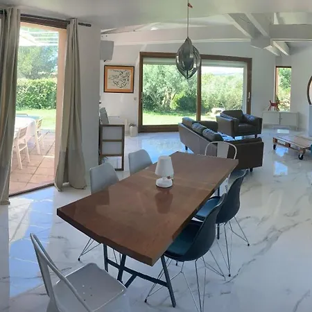 D'architecte Avec Piscine Entre Vignes Et Foret *